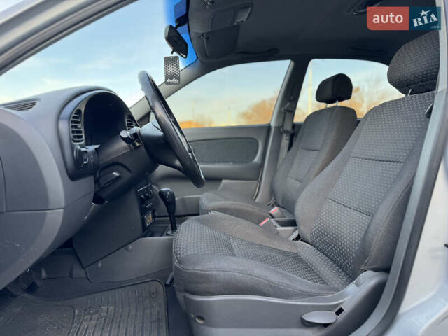 Сірий Кіа Шума, об'ємом двигуна 1.6 л та пробігом 160 тис. км за 3200 $, фото 8 на Automoto.ua