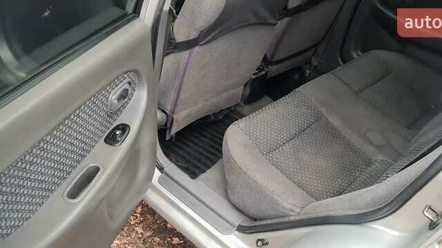 Сірий Кіа Шума, об'ємом двигуна 1.6 л та пробігом 240 тис. км за 1700 $, фото 4 на Automoto.ua