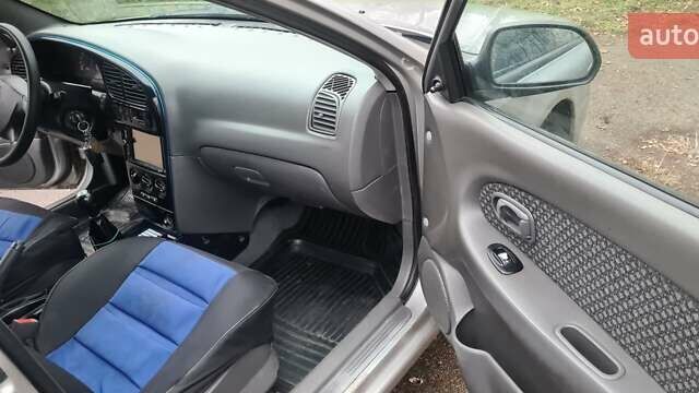 Сірий Кіа Шума, об'ємом двигуна 1.6 л та пробігом 240 тис. км за 1700 $, фото 8 на Automoto.ua