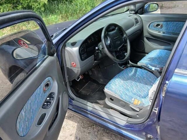 Синий Киа Шума, объемом двигателя 1.5 л и пробегом 400 тыс. км за 1150 $, фото 2 на Automoto.ua