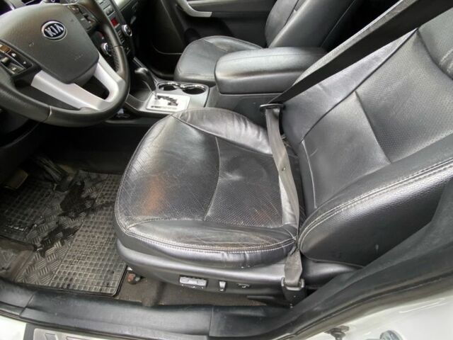 Белый Киа Соренто, объемом двигателя 2.2 л и пробегом 212 тыс. км за 13000 $, фото 17 на Automoto.ua