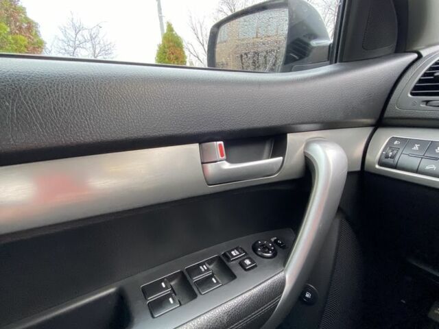 Белый Киа Соренто, объемом двигателя 2.2 л и пробегом 212 тыс. км за 13000 $, фото 16 на Automoto.ua