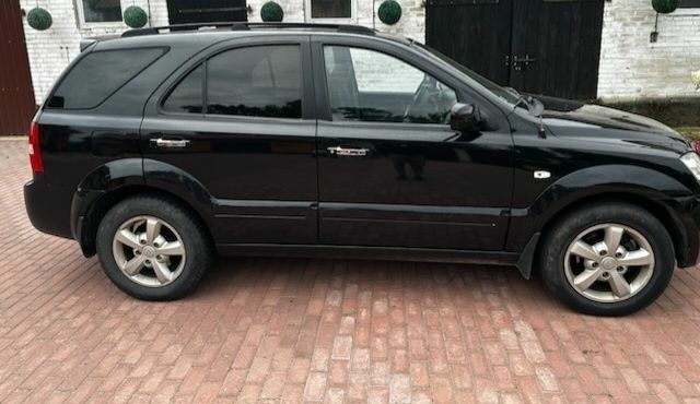 Белый Киа Соренто, объемом двигателя 0 л и пробегом 202 тыс. км за 3050 $, фото 2 на Automoto.ua