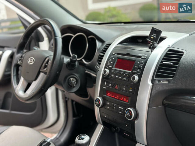 Белый Киа Соренто, объемом двигателя 2.2 л и пробегом 260 тыс. км за 9850 $, фото 43 на Automoto.ua
