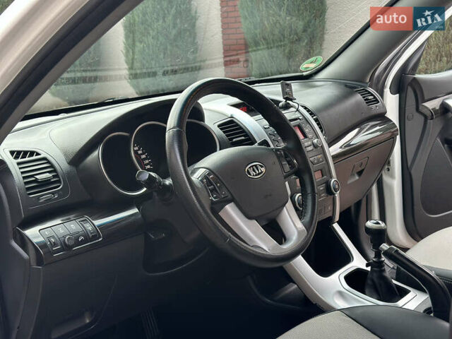 Белый Киа Соренто, объемом двигателя 2.2 л и пробегом 260 тыс. км за 9650 $, фото 30 на Automoto.ua
