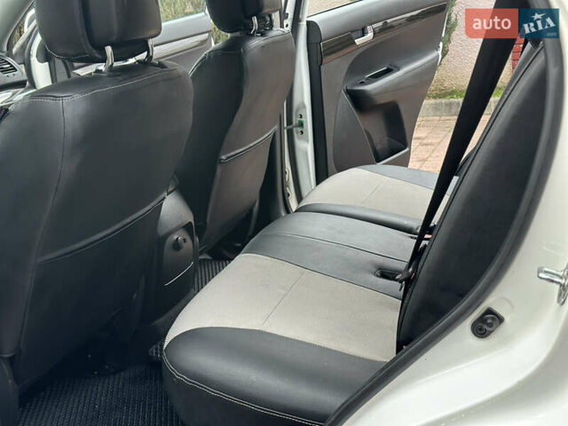 Белый Киа Соренто, объемом двигателя 2.2 л и пробегом 260 тыс. км за 9650 $, фото 35 на Automoto.ua