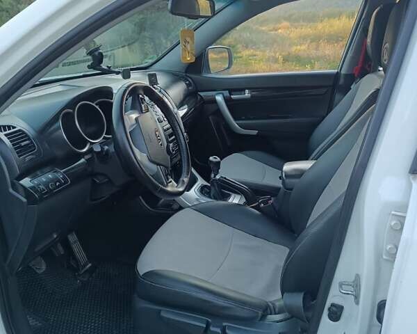Белый Киа Соренто, объемом двигателя 2.2 л и пробегом 258 тыс. км за 10500 $, фото 12 на Automoto.ua