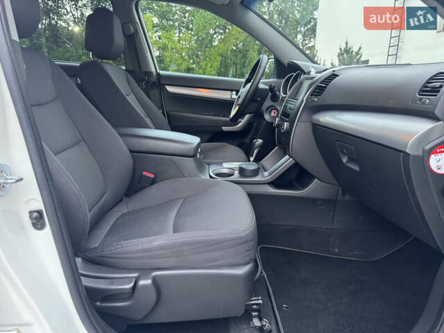 Белый Киа Соренто, объемом двигателя 2.2 л и пробегом 160 тыс. км за 11900 $, фото 23 на Automoto.ua