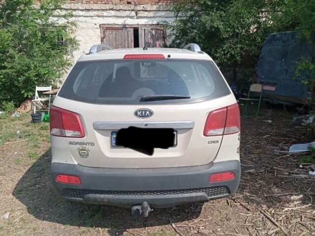 Белый Киа Соренто, объемом двигателя 2.2 л и пробегом 322 тыс. км за 7500 $, фото 4 на Automoto.ua
