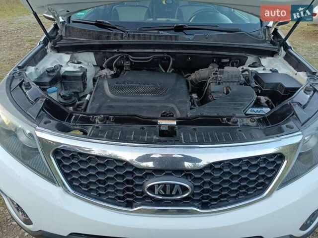 Белый Киа Соренто, объемом двигателя 2.2 л и пробегом 258 тыс. км за 10500 $, фото 9 на Automoto.ua