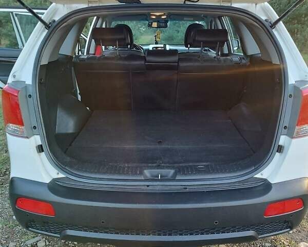 Белый Киа Соренто, объемом двигателя 2.2 л и пробегом 258 тыс. км за 10500 $, фото 18 на Automoto.ua