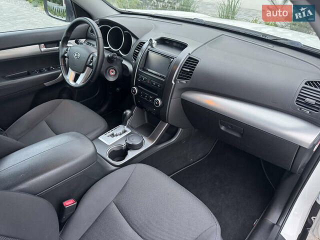 Белый Киа Соренто, объемом двигателя 2.2 л и пробегом 160 тыс. км за 11900 $, фото 21 на Automoto.ua