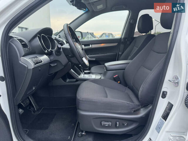 Белый Киа Соренто, объемом двигателя 2.2 л и пробегом 160 тыс. км за 11900 $, фото 18 на Automoto.ua