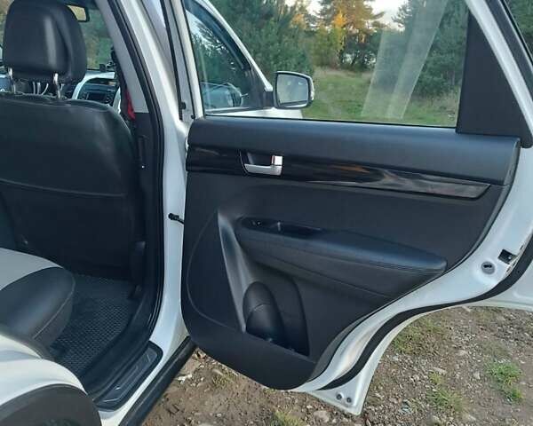 Белый Киа Соренто, объемом двигателя 2.2 л и пробегом 258 тыс. км за 10500 $, фото 15 на Automoto.ua