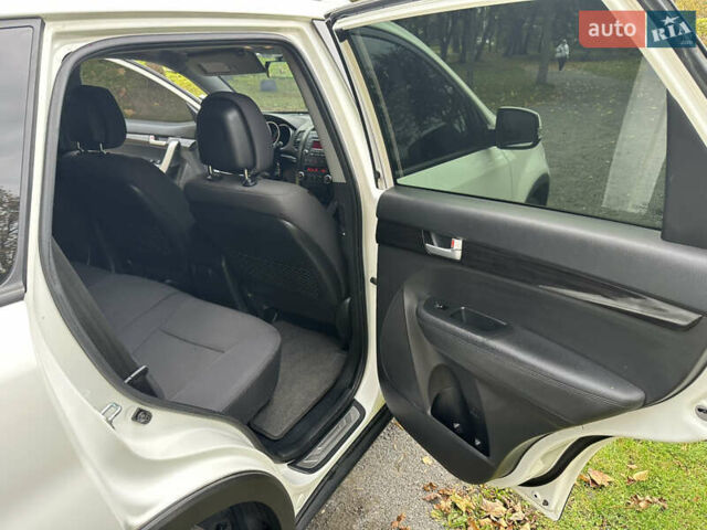 Белый Киа Соренто, объемом двигателя 2.2 л и пробегом 219 тыс. км за 12250 $, фото 28 на Automoto.ua