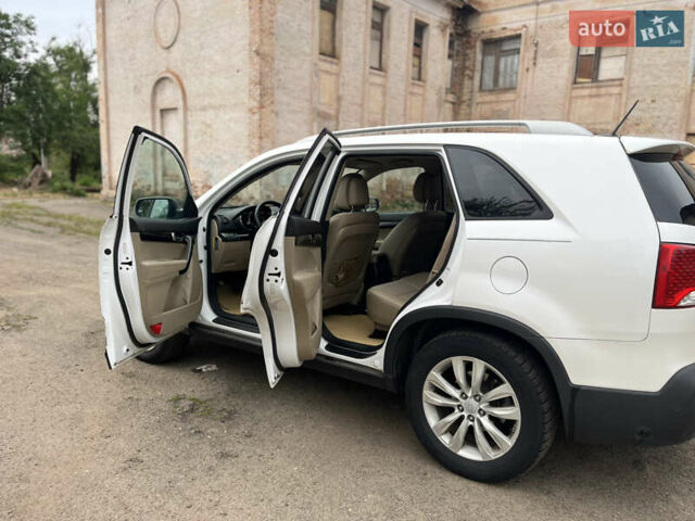 Белый Киа Соренто, объемом двигателя 2.4 л и пробегом 230 тыс. км за 11500 $, фото 8 на Automoto.ua