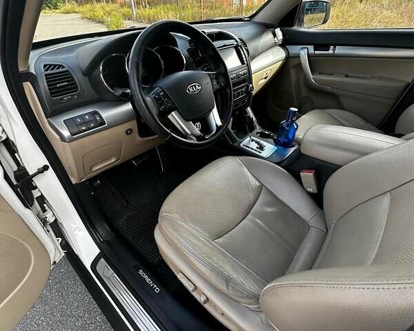 Білий Кіа Соренто, об'ємом двигуна 2.36 л та пробігом 162 тис. км за 15000 $, фото 23 на Automoto.ua