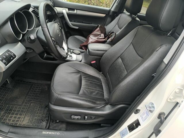 Білий Кіа Соренто, об'ємом двигуна 2.2 л та пробігом 258 тис. км за 14000 $, фото 9 на Automoto.ua