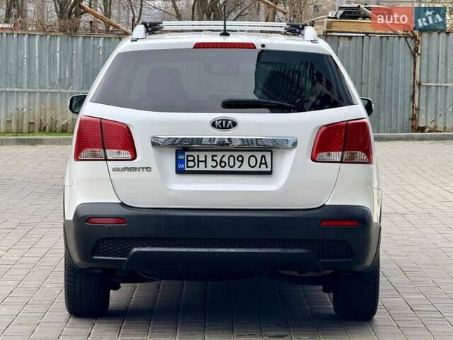 Белый Киа Соренто, объемом двигателя 2.4 л и пробегом 331 тыс. км за 9999 $, фото 6 на Automoto.ua