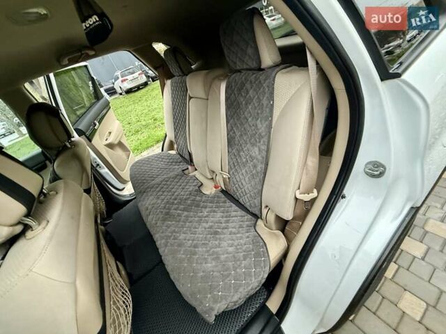 Білий Кіа Соренто, об'ємом двигуна 2.4 л та пробігом 327 тис. км за 9999 $, фото 55 на Automoto.ua