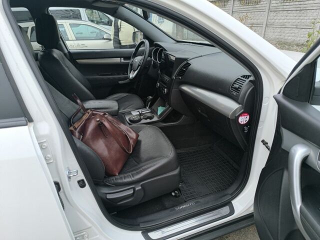 Білий Кіа Соренто, об'ємом двигуна 2.2 л та пробігом 258 тис. км за 14000 $, фото 8 на Automoto.ua