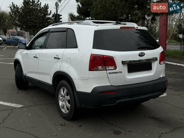 Белый Киа Соренто, объемом двигателя 2.36 л и пробегом 180 тыс. км за 9999 $, фото 3 на Automoto.ua