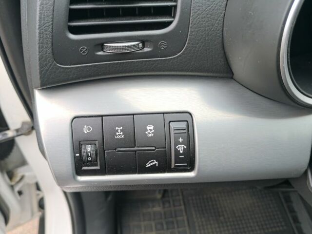 Білий Кіа Соренто, об'ємом двигуна 2.2 л та пробігом 258 тис. км за 14000 $, фото 16 на Automoto.ua