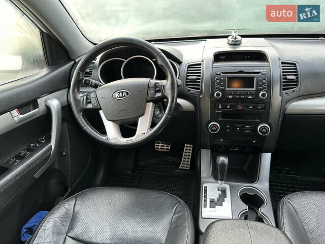 Белый Киа Соренто, объемом двигателя 2.2 л и пробегом 230 тыс. км за 12300 $, фото 7 на Automoto.ua