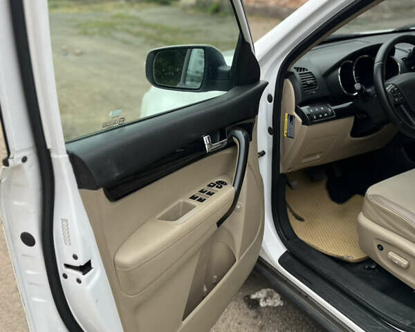 Белый Киа Соренто, объемом двигателя 2.4 л и пробегом 230 тыс. км за 11500 $, фото 10 на Automoto.ua