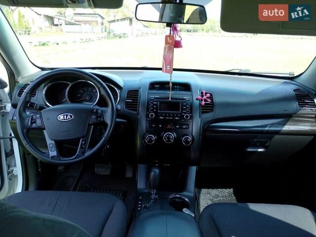 Білий Кіа Соренто, об'ємом двигуна 2.36 л та пробігом 338 тис. км за 9350 $, фото 17 на Automoto.ua