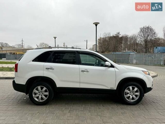 Белый Киа Соренто, объемом двигателя 2.4 л и пробегом 331 тыс. км за 9999 $, фото 7 на Automoto.ua
