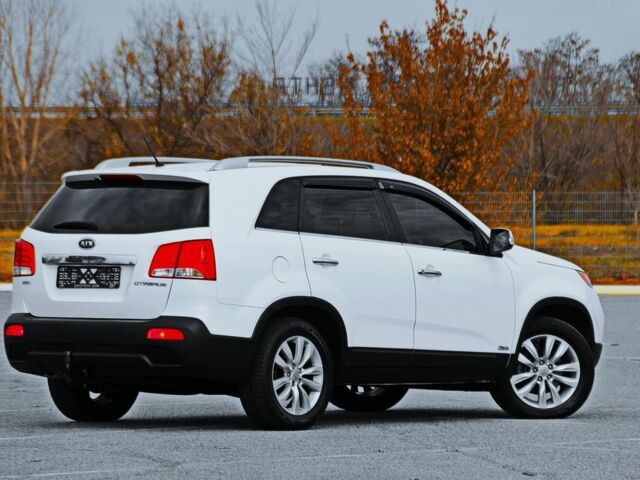 Белый Киа Соренто, объемом двигателя 2.2 л и пробегом 137 тыс. км за 11800 $, фото 5 на Automoto.ua