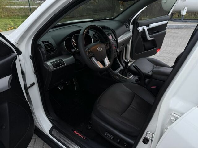 Белый Киа Соренто, объемом двигателя 2.2 л и пробегом 137 тыс. км за 11800 $, фото 7 на Automoto.ua