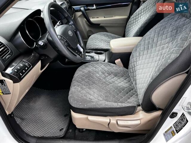 Белый Киа Соренто, объемом двигателя 2.4 л и пробегом 300 тыс. км за 10300 $, фото 9 на Automoto.ua