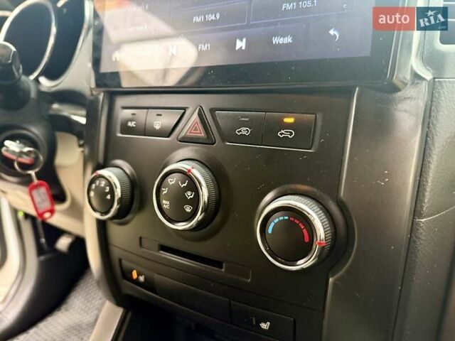 Білий Кіа Соренто, об'ємом двигуна 2.4 л та пробігом 327 тис. км за 9999 $, фото 46 на Automoto.ua