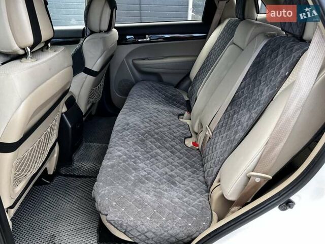 Белый Киа Соренто, объемом двигателя 2.4 л и пробегом 300 тыс. км за 10300 $, фото 12 на Automoto.ua