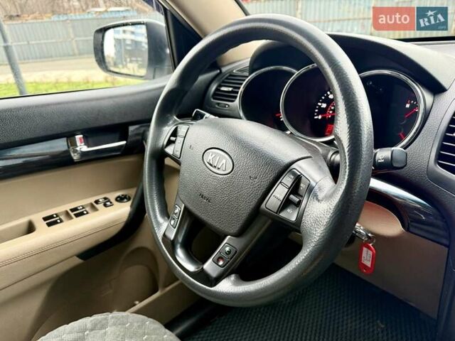 Белый Киа Соренто, объемом двигателя 2.4 л и пробегом 331 тыс. км за 9999 $, фото 53 на Automoto.ua