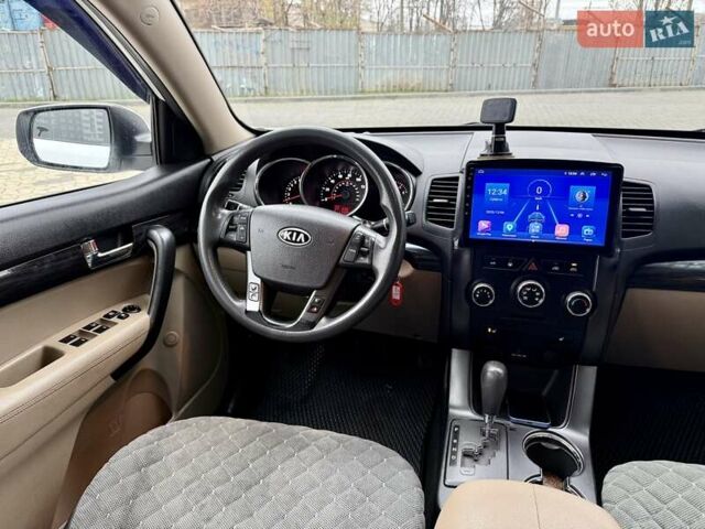 Белый Киа Соренто, объемом двигателя 2.4 л и пробегом 331 тыс. км за 9999 $, фото 67 на Automoto.ua
