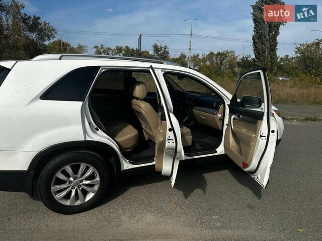 Білий Кіа Соренто, об'ємом двигуна 2.36 л та пробігом 162 тис. км за 15000 $, фото 13 на Automoto.ua