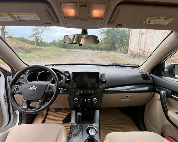 Белый Киа Соренто, объемом двигателя 2.4 л и пробегом 230 тыс. км за 11500 $, фото 13 на Automoto.ua