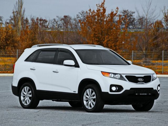 Белый Киа Соренто, объемом двигателя 2.2 л и пробегом 137 тыс. км за 11800 $, фото 2 на Automoto.ua