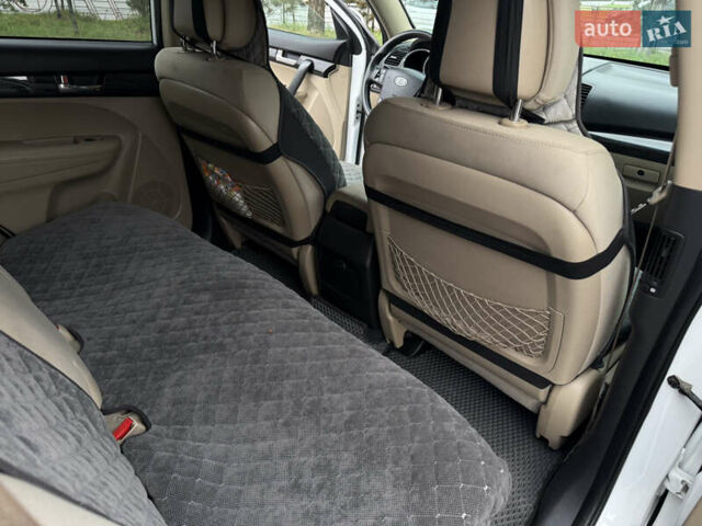 Белый Киа Соренто, объемом двигателя 2.36 л и пробегом 180 тыс. км за 9999 $, фото 27 на Automoto.ua