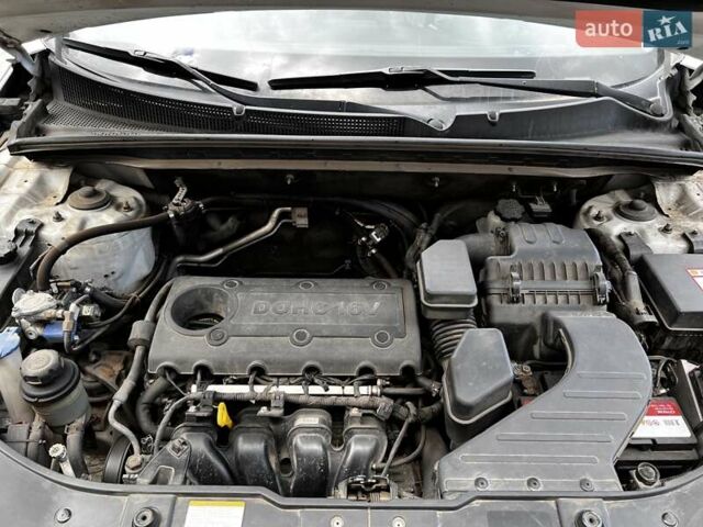 Белый Киа Соренто, объемом двигателя 2.4 л и пробегом 300 тыс. км за 10300 $, фото 19 на Automoto.ua