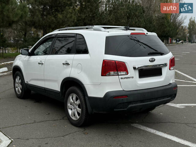 Белый Киа Соренто, объемом двигателя 2.36 л и пробегом 180 тыс. км за 9999 $, фото 10 на Automoto.ua