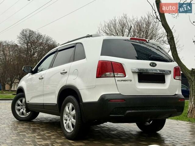Білий Кіа Соренто, об'ємом двигуна 2.4 л та пробігом 327 тис. км за 9999 $, фото 22 на Automoto.ua