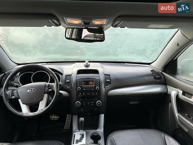 Белый Киа Соренто, объемом двигателя 2.2 л и пробегом 230 тыс. км за 12300 $, фото 6 на Automoto.ua