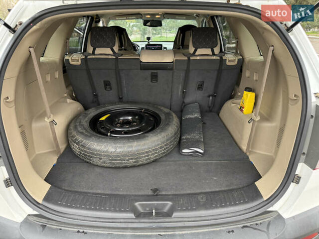 Белый Киа Соренто, объемом двигателя 2.36 л и пробегом 180 тыс. км за 9999 $, фото 25 на Automoto.ua