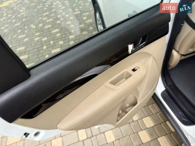 Білий Кіа Соренто, об'ємом двигуна 2.4 л та пробігом 327 тис. км за 9999 $, фото 47 на Automoto.ua