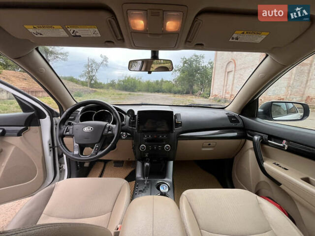 Белый Киа Соренто, объемом двигателя 2.4 л и пробегом 230 тыс. км за 11500 $, фото 12 на Automoto.ua