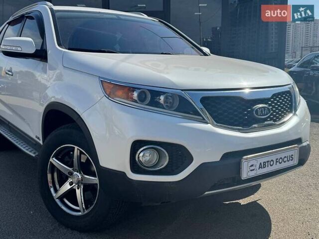 Белый Киа Соренто, объемом двигателя 2.36 л и пробегом 135 тыс. км за 11590 $, фото 1 на Automoto.ua